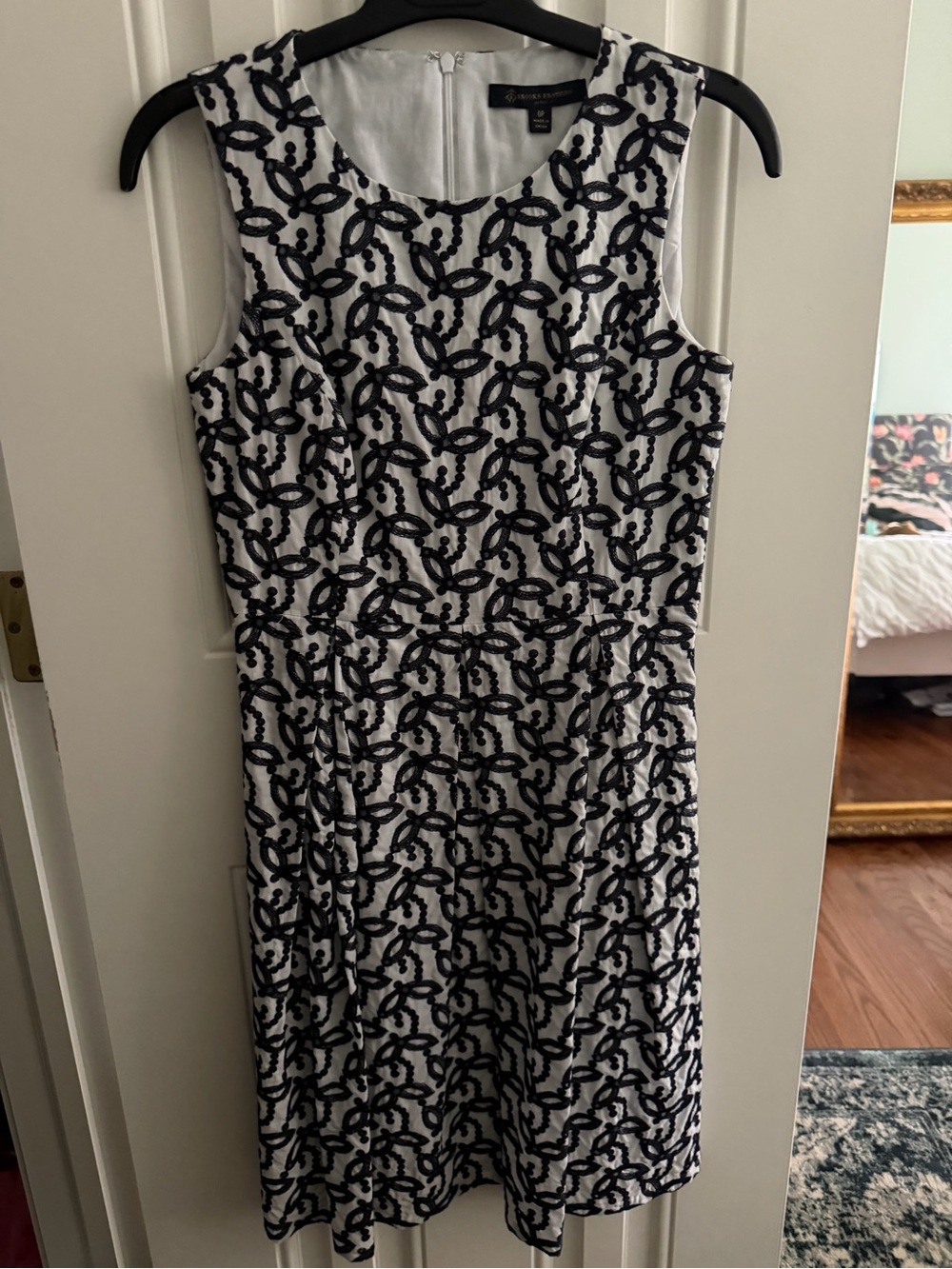 Brooks Brothers White Sleeveless Dress with Navy Chain Pattern
